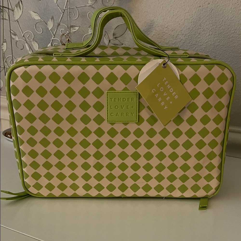 Tender Love & Carry Green and Cream Checkered Toiletry Bag- NEW